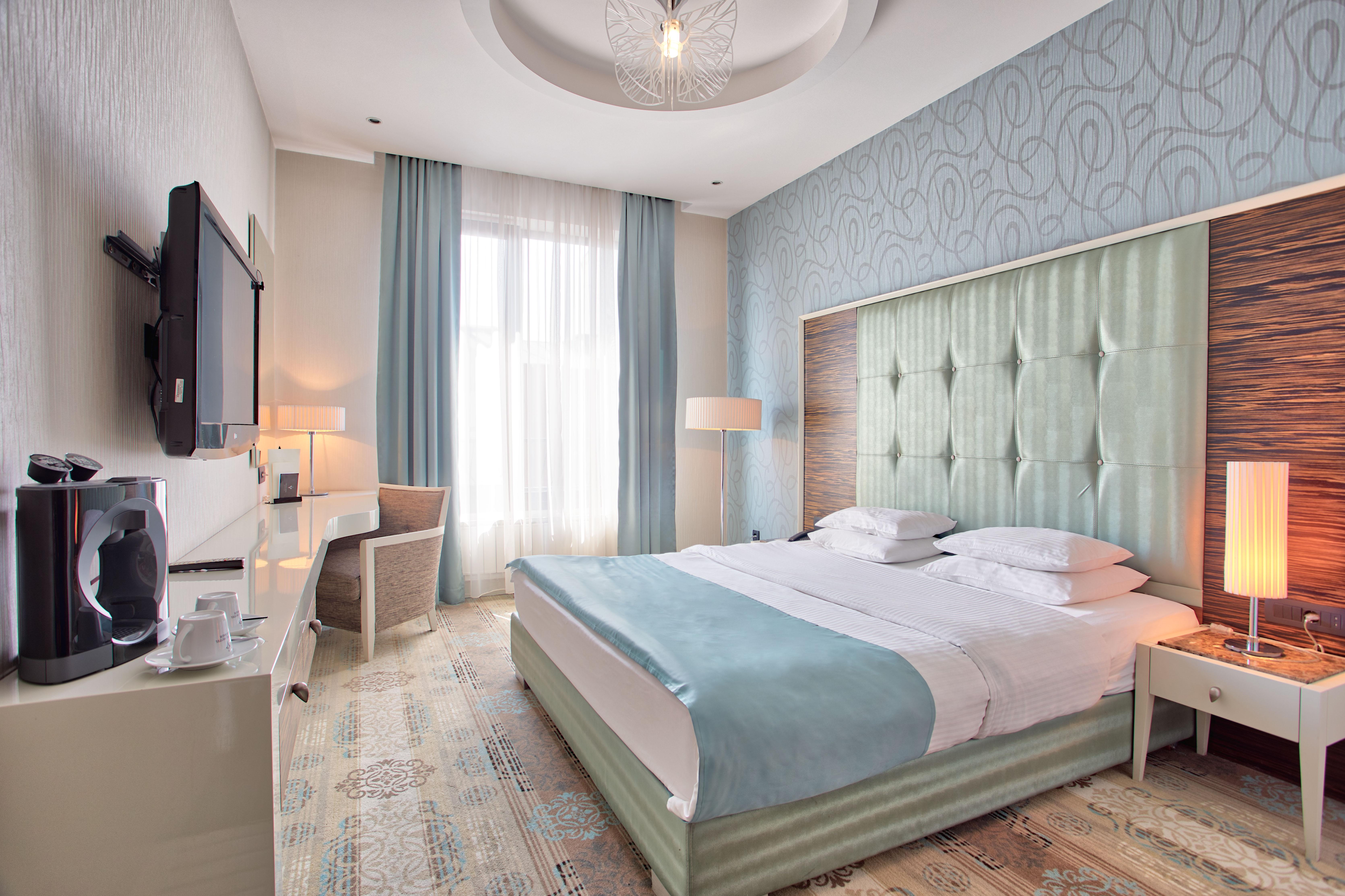 Crystal Hotel 4*